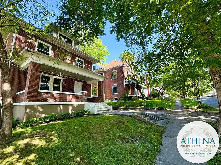 413 N Frederick St — Photo 15