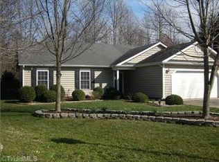 8 Willow Ridge Ct, Summerfield, NC 27358