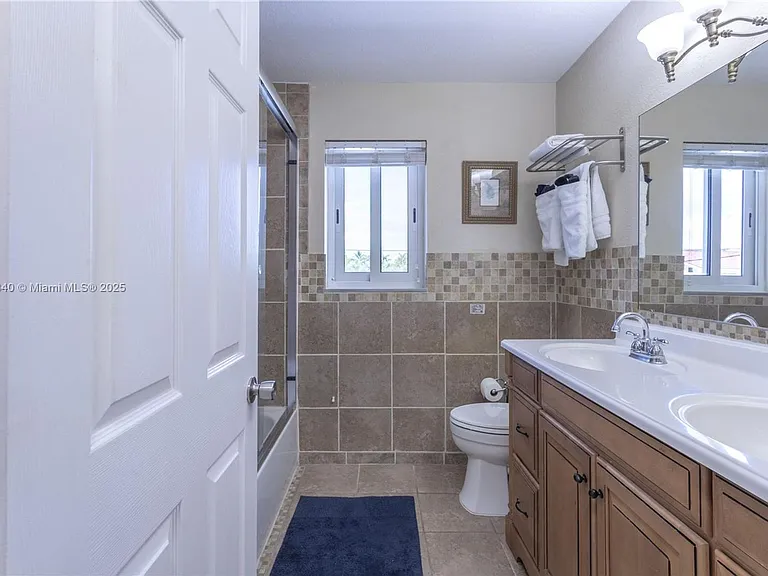 1660 NE 25th Ave — Photo 24