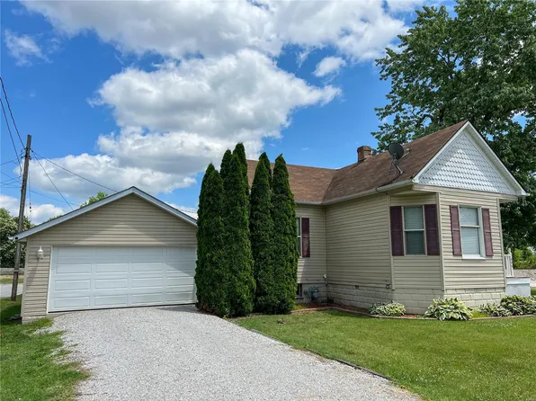 406 S Poplar St, Mount Olive, IL 62069