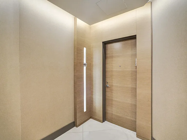 17301 Biscayne Blvd — Photo 2