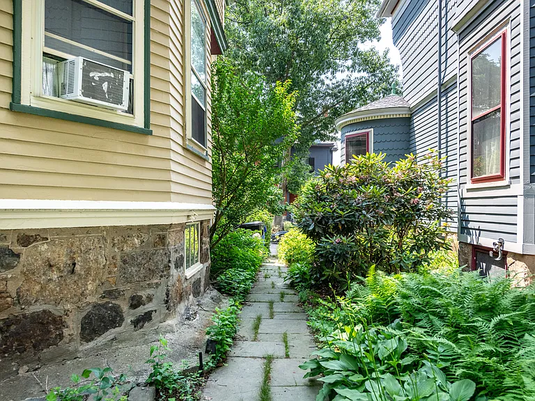 31 Kent Sq #1 — Photo 16