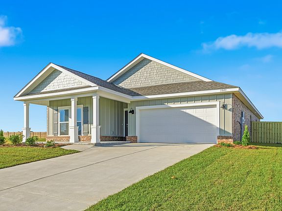 Spacious driveway, can accommodate 4 vehicles.