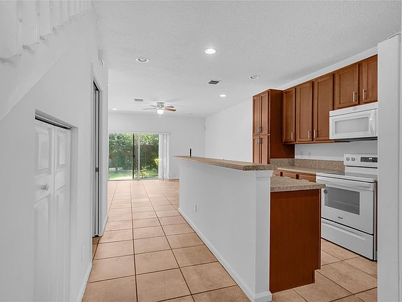 2nd image of 5940 Woodlands Boulevard #5940