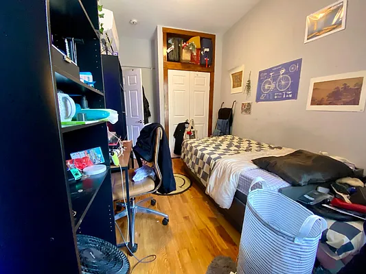 Rented by Safdie Realty Group | media 9