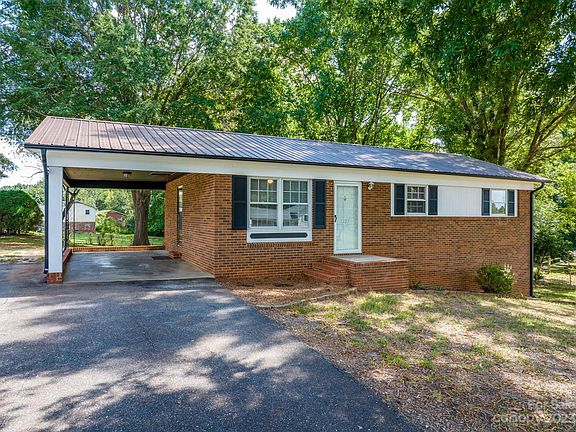 3rd image of 1221 Shannonbrook Dr