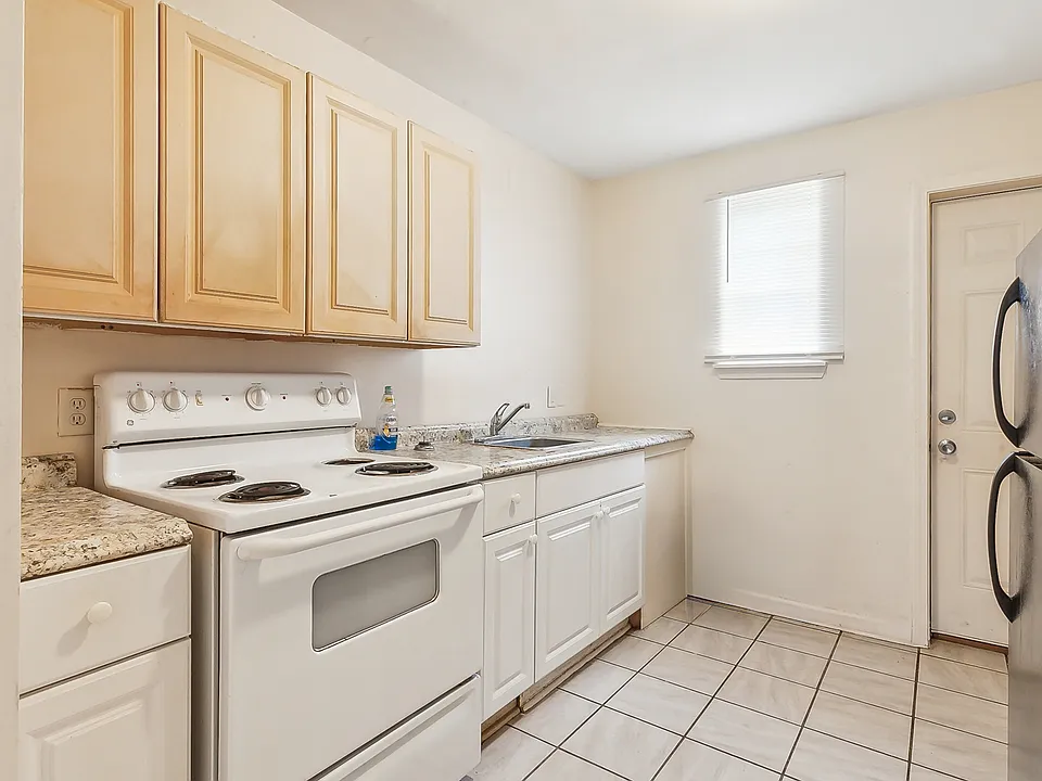 2700 Frenchmen St #6
