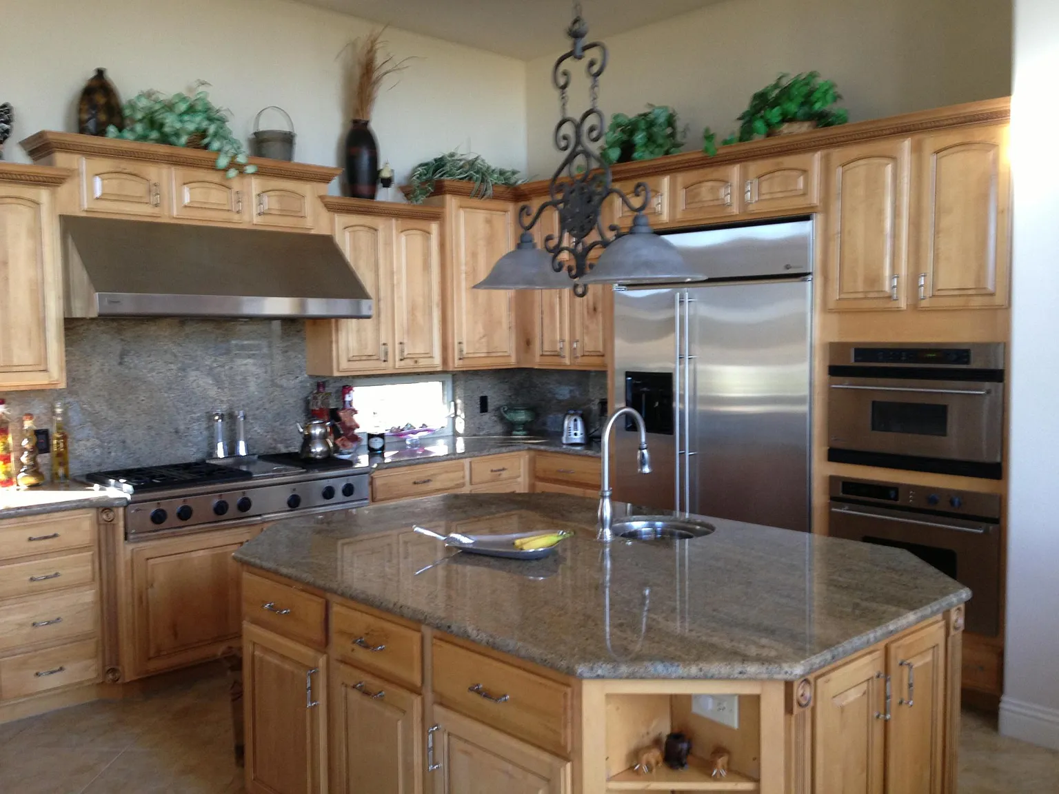 4 bed, 5900 sqft, $8,500 — Photo 4