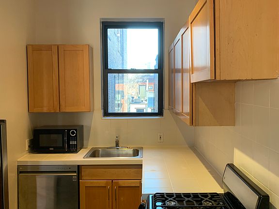 4th image of 214 E 11th St APT 5A