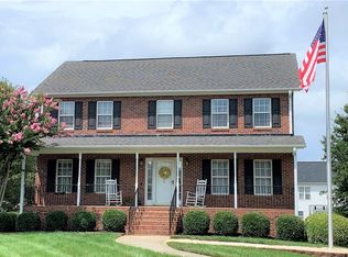 1004 Angela Run Dr, Kernersville, NC 27284