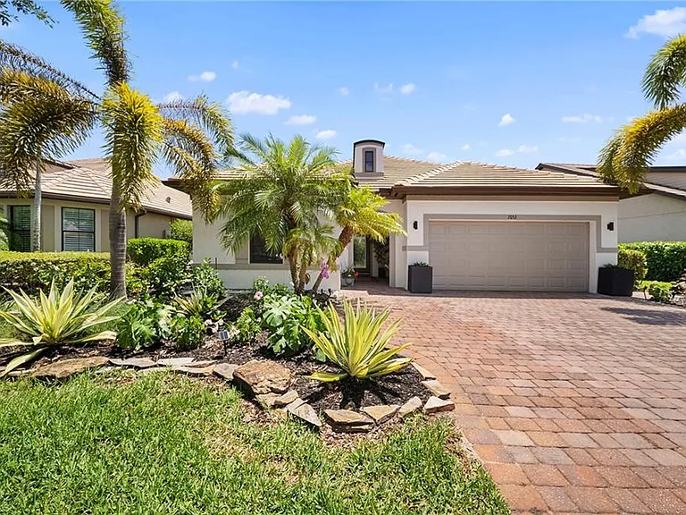 7052 Live Oak Dr — Photo 3