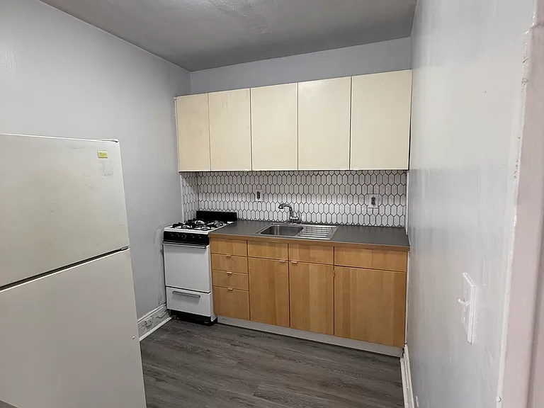 223 E Oakridge St #1 — Photo 6