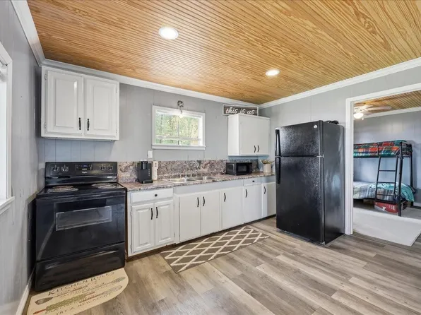 3129 County Road 4750, Broaddus, TX 75929