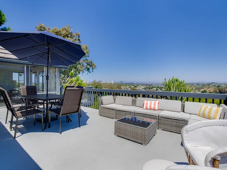 8143 La Jolla Scenic Dr N — Photo 17