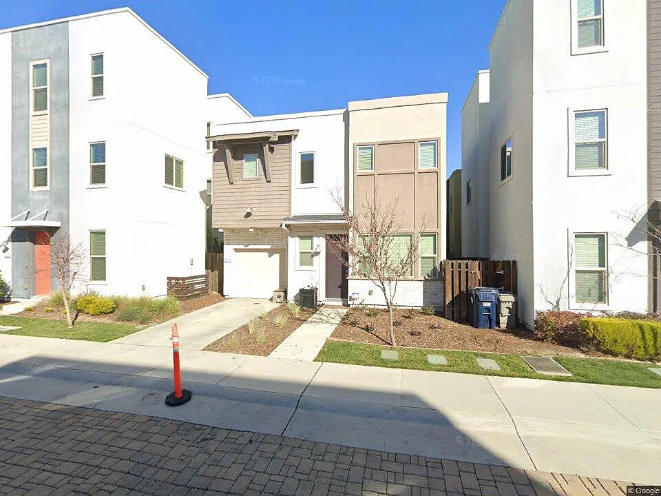 2 bed, 1045 sqft, $2,800 — Photo 1