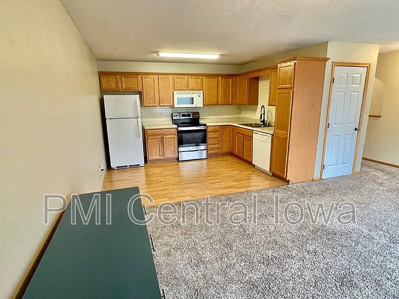 2 bed, 1.5 bath, 1056 sqft, $1,490 — Photo 4