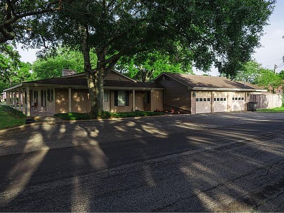 2nd image of 900 6th St
