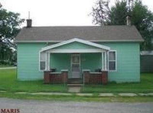 411 S Locust St, Chamois, MO 65024
