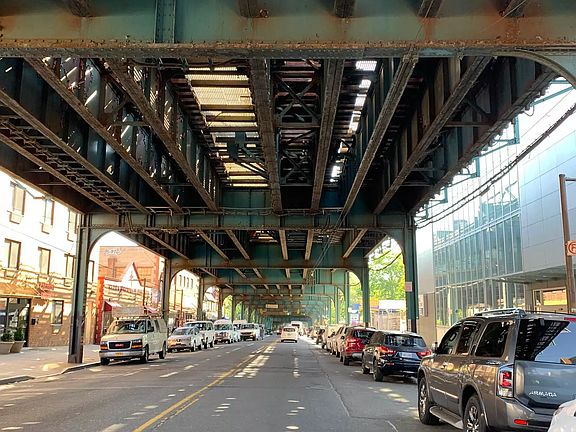 4th image of 11212 Roosevelt Ave