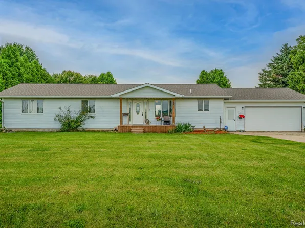 45 N Graf Rd, Caro, MI 48723