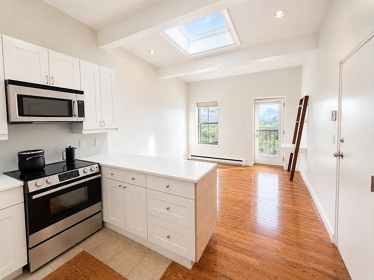 38 Williams St #D — Photo 2