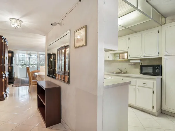 2900 NW 48th Ter APT 117, Lauderdale Lakes, FL 33313