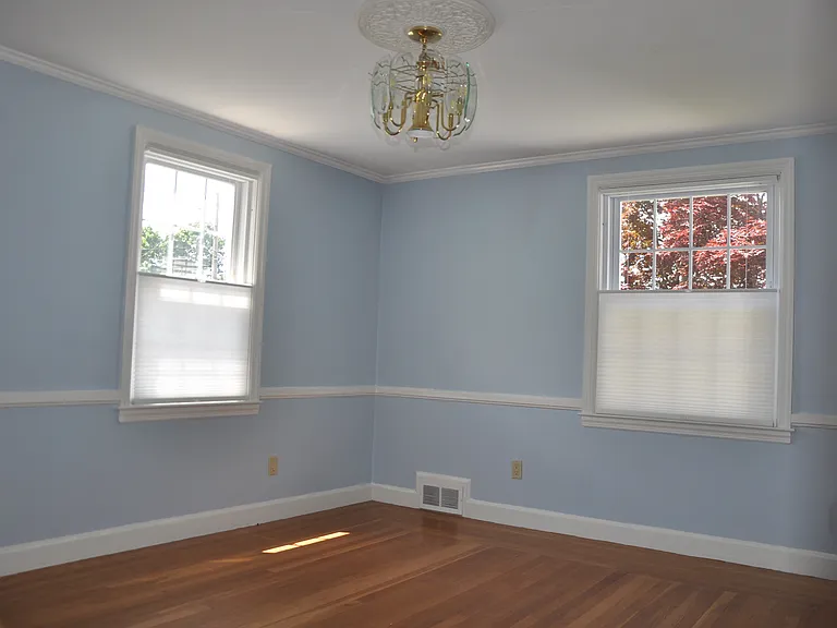 37 Elm Dr — Photo 4