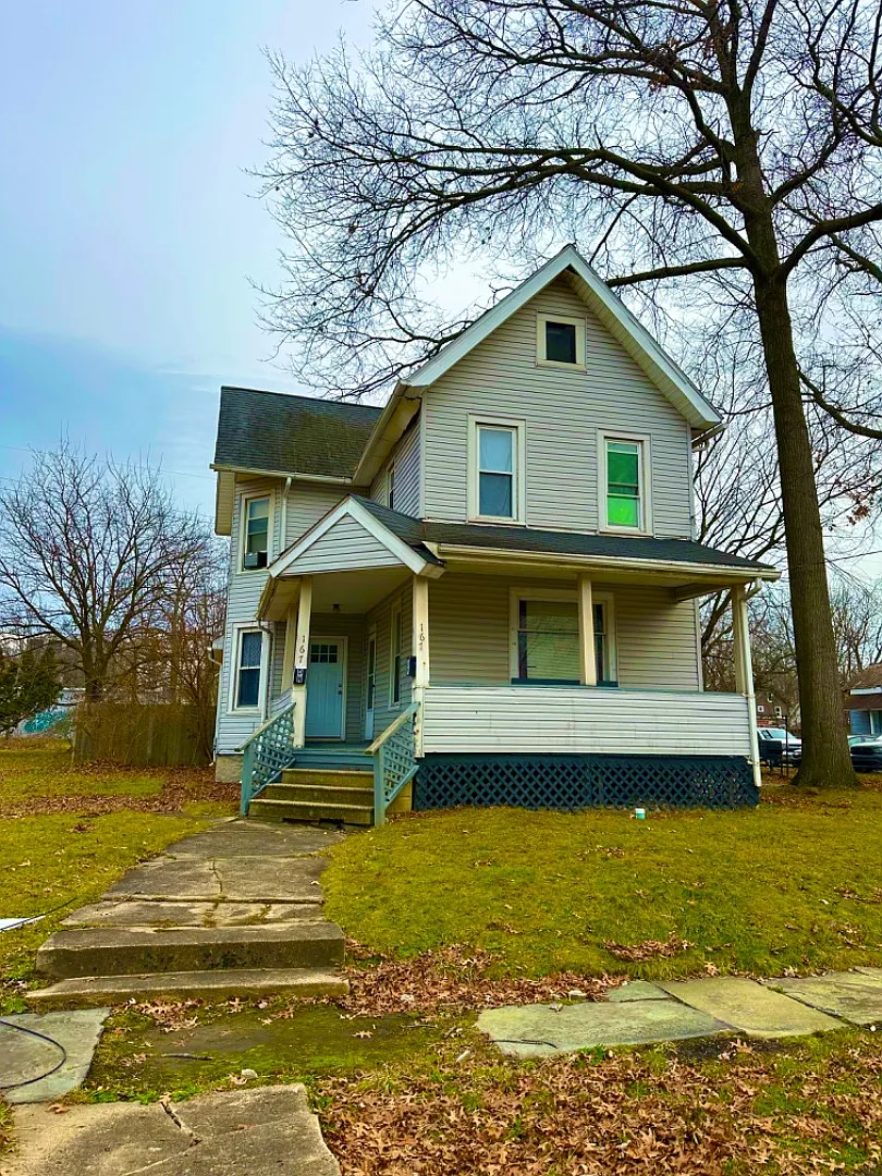 167 Charles Ave SE photo 1