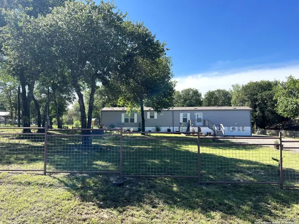 21845 Priest Rd, Elmendorf, TX 78112