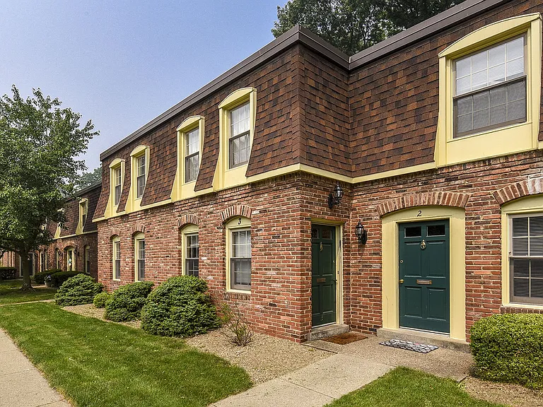 River Oaks Townhomes at Fox Chapel — Photo 30