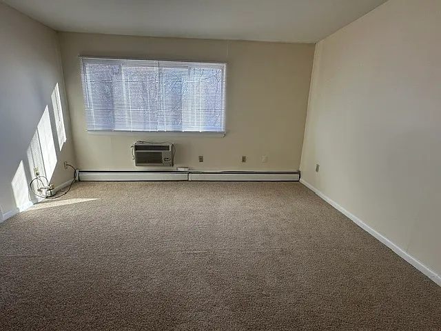 2060 Warwick Ave #1 — Photo 2