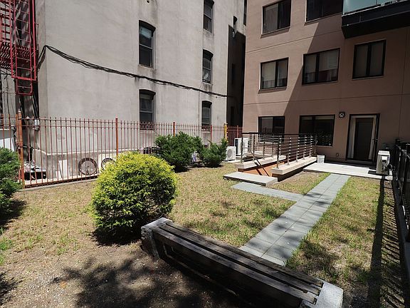 4th image of 211 Kingsland Ave APT 1R