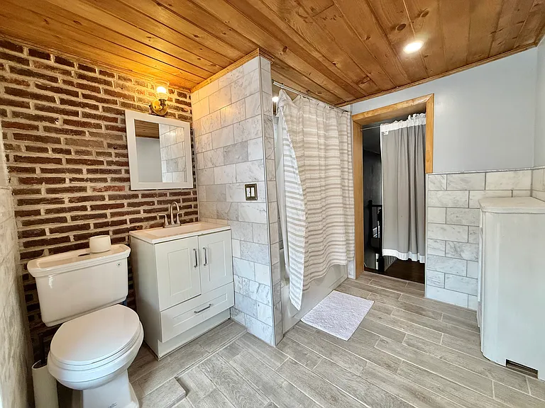 122 2nd St #2 — Photo 21
