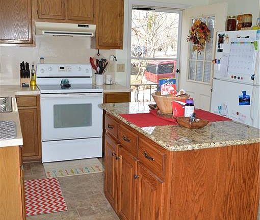3rd image of 209 Twin Oaks Dr