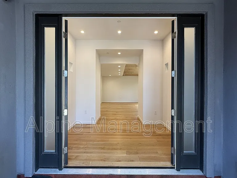 1163 W Iowa Ave — Photo 2