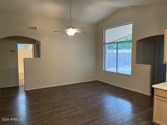 8006 W Adam Ave — Photo 5