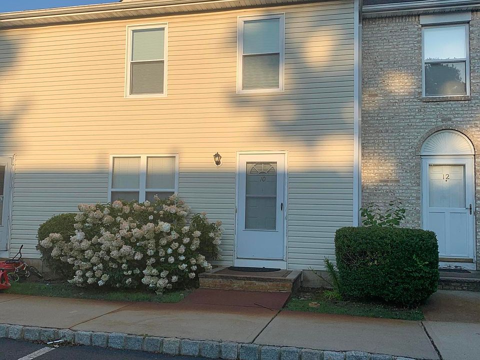 1st image of 10 Waterview Dr