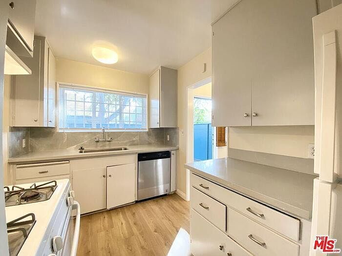 1st image of 550 W Regent St