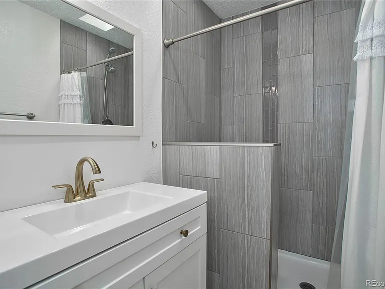 1370 S Idalia St #D — Photo 28