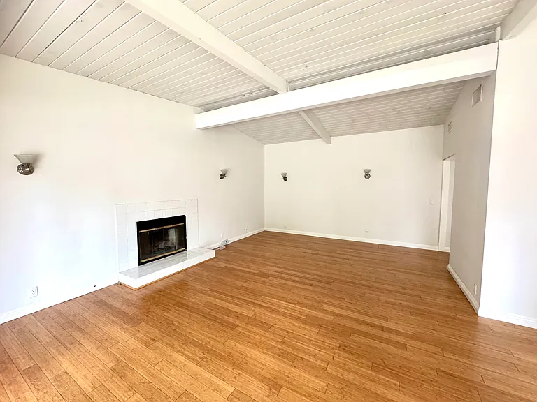 16817 Liggett St — Photo 10