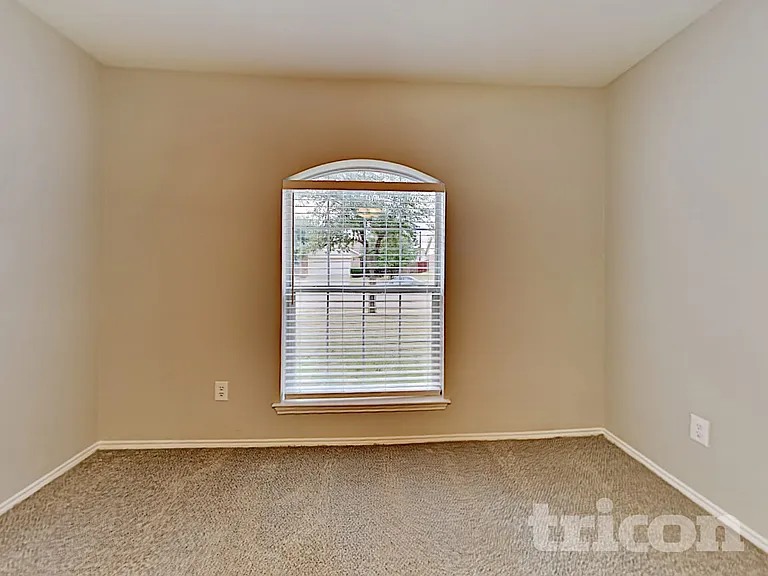 1320 Cleardale Dr — Photo 9