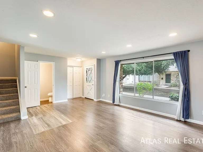 1649 W Hazelwood St — Photo 32