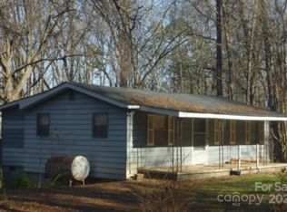 215 N Pinchback Ave, Bessemer City, NC 28016