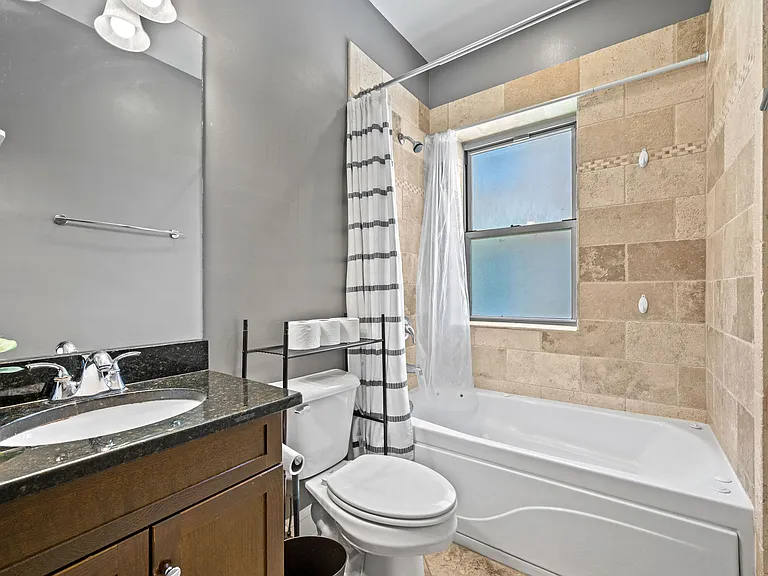1949 W Leland Ave #1 — Photo 10