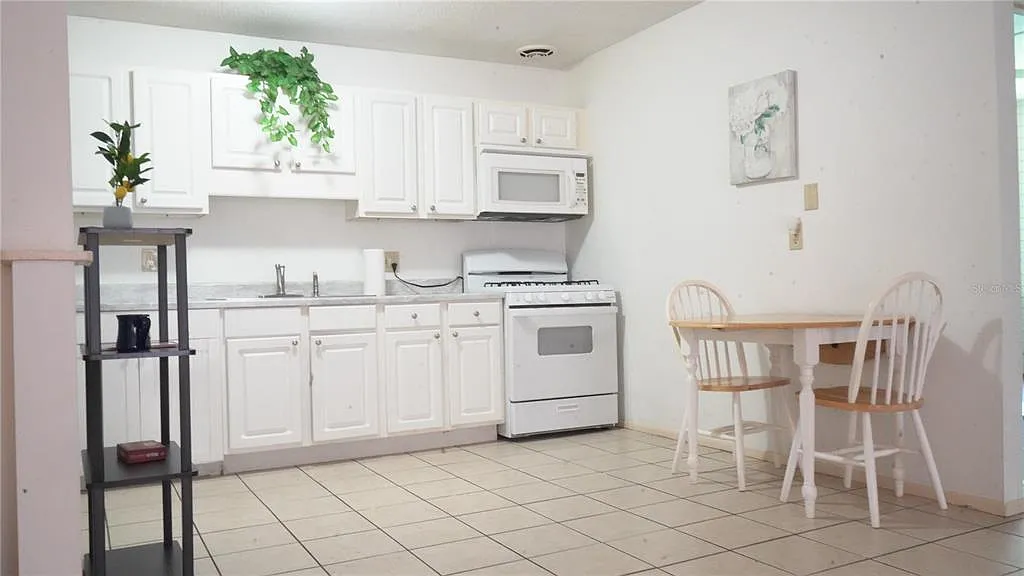 2 bed, 1.0 bath, 787 sqft, $1,100 — Photo 4