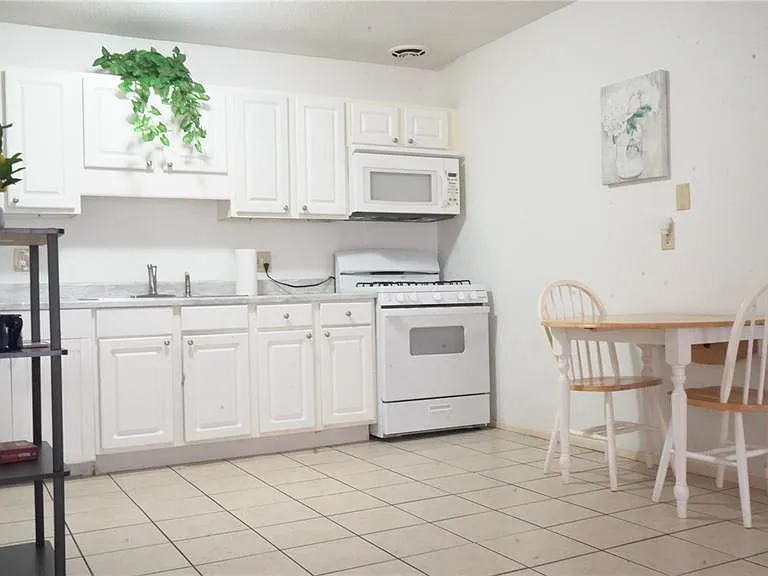 1700 SW 16th Ct #J4 — Photo 4
