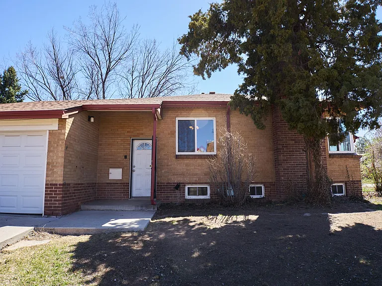 1566 Pontiac St — Photo 15
