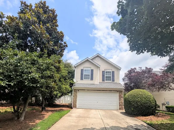404 Commons Dr, Holly Springs, NC 27540