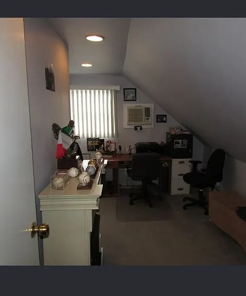 215 Albany Ave — Photo 10