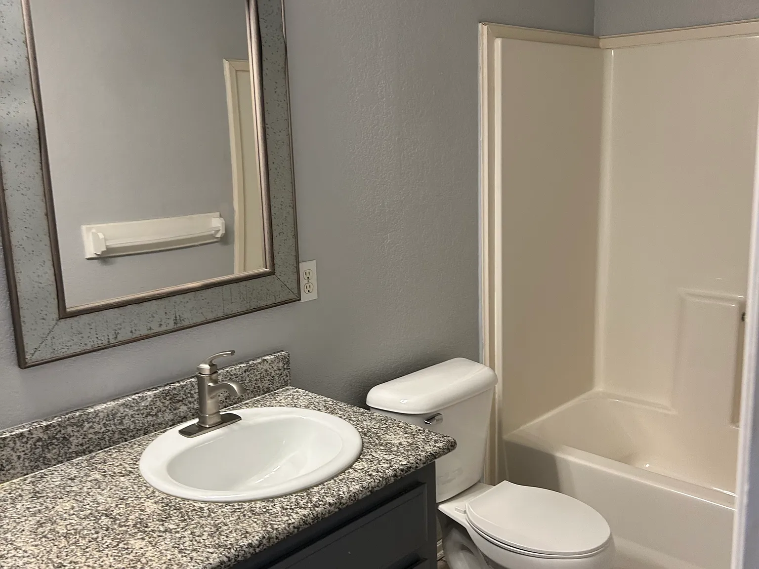 3 bed, 1246 sqft, $1,300 — Photo 4